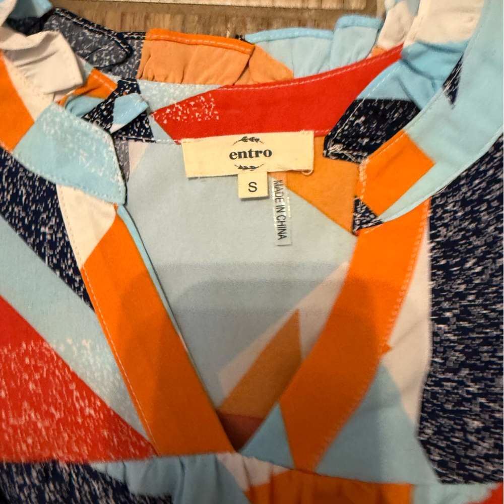 Entro Geometric Ruffle Sleeved Blouse - Picture 2 of 3